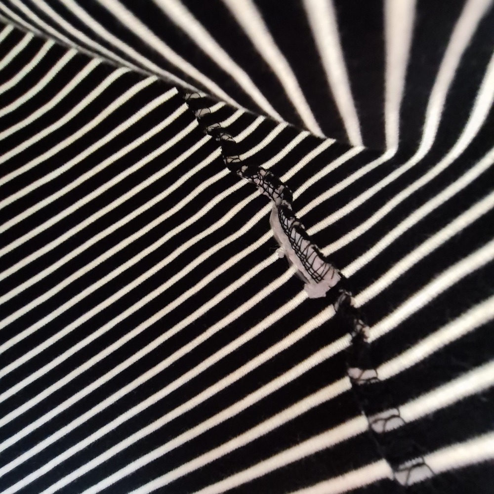H&M Womens Black White Stripped T-Shirt Small Short Sleeve Crew Neck Cropped Top - Picture 5 of 6